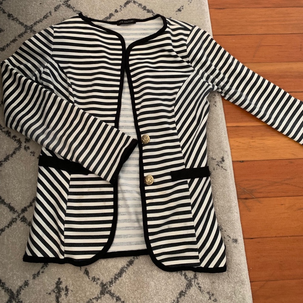 Light-weight Black & white jacket